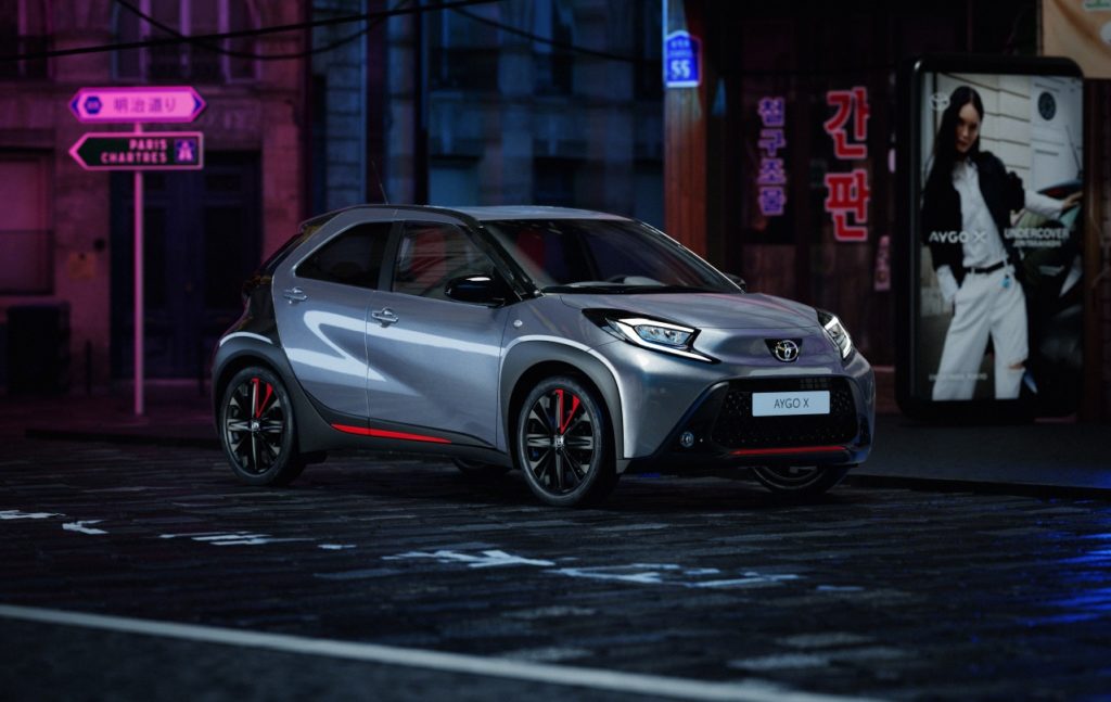 Toyota Aygo X vypáradená módnou značkou Undercover